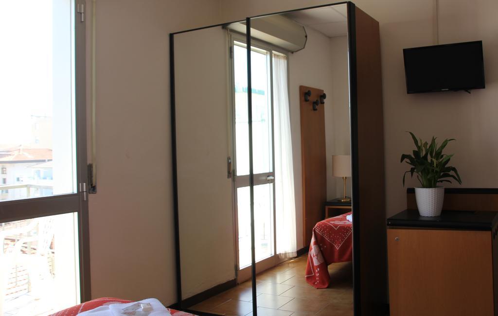 Hotel Orlov Rimini Exterior foto